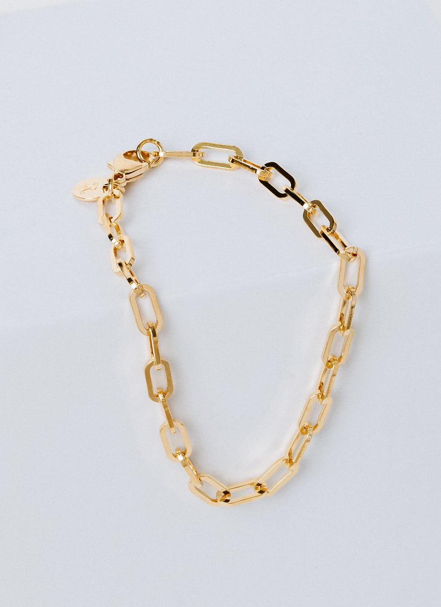 The Astor paper clip chain bracelet from RIVA New York, in yellow gold vermeil