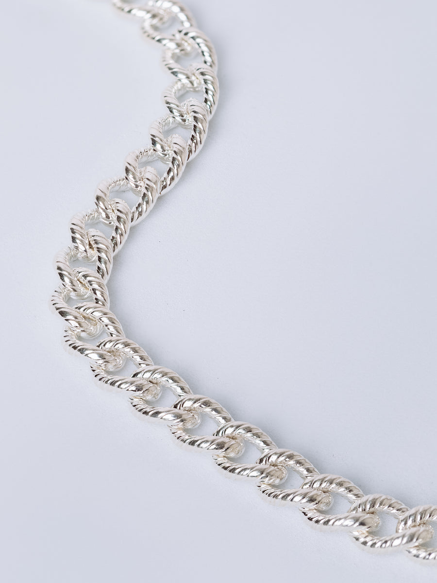 Detail shot of the Unisex Sterling Silver Textured curb chain bracelet from RIVA New York