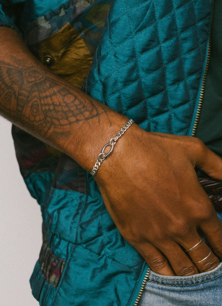 Male model wearing the sterling silver unisex Gramercy curb chain bracelet from RIVA New York, photography by Angelo Kangleon