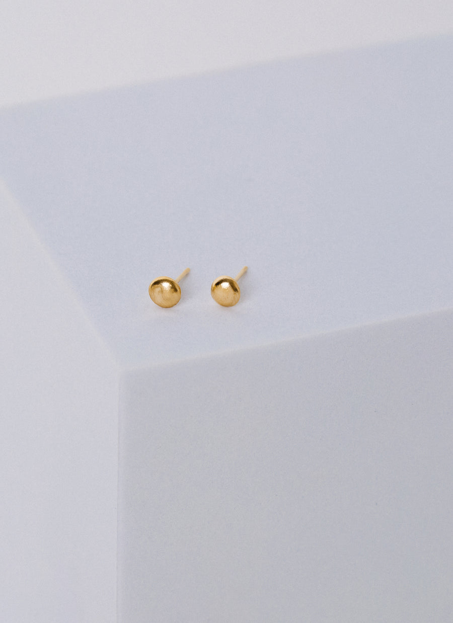 Pair of gold grain stud earrings made of Fairmined Ecological gold, from RIVA New York