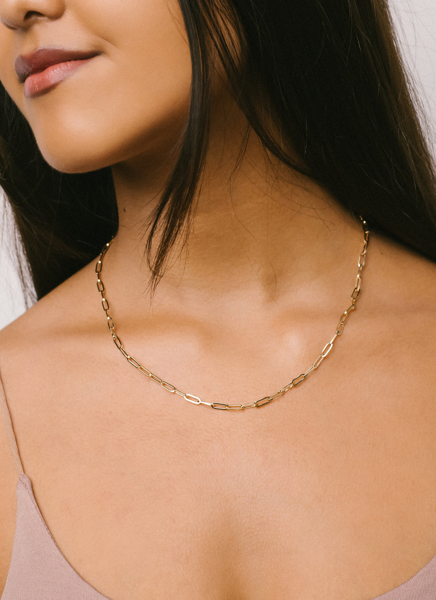 Sarah Lynne in the 14k gold SoHo paper clip chain Necklace from RIVA New York, photogarphed by Angelo Kangleon